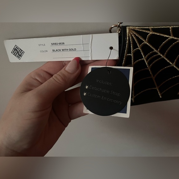 BNWT Sondra Robert’s Squared Spiderweb Black Purse with long gold chain strap - Picture 10 of 12